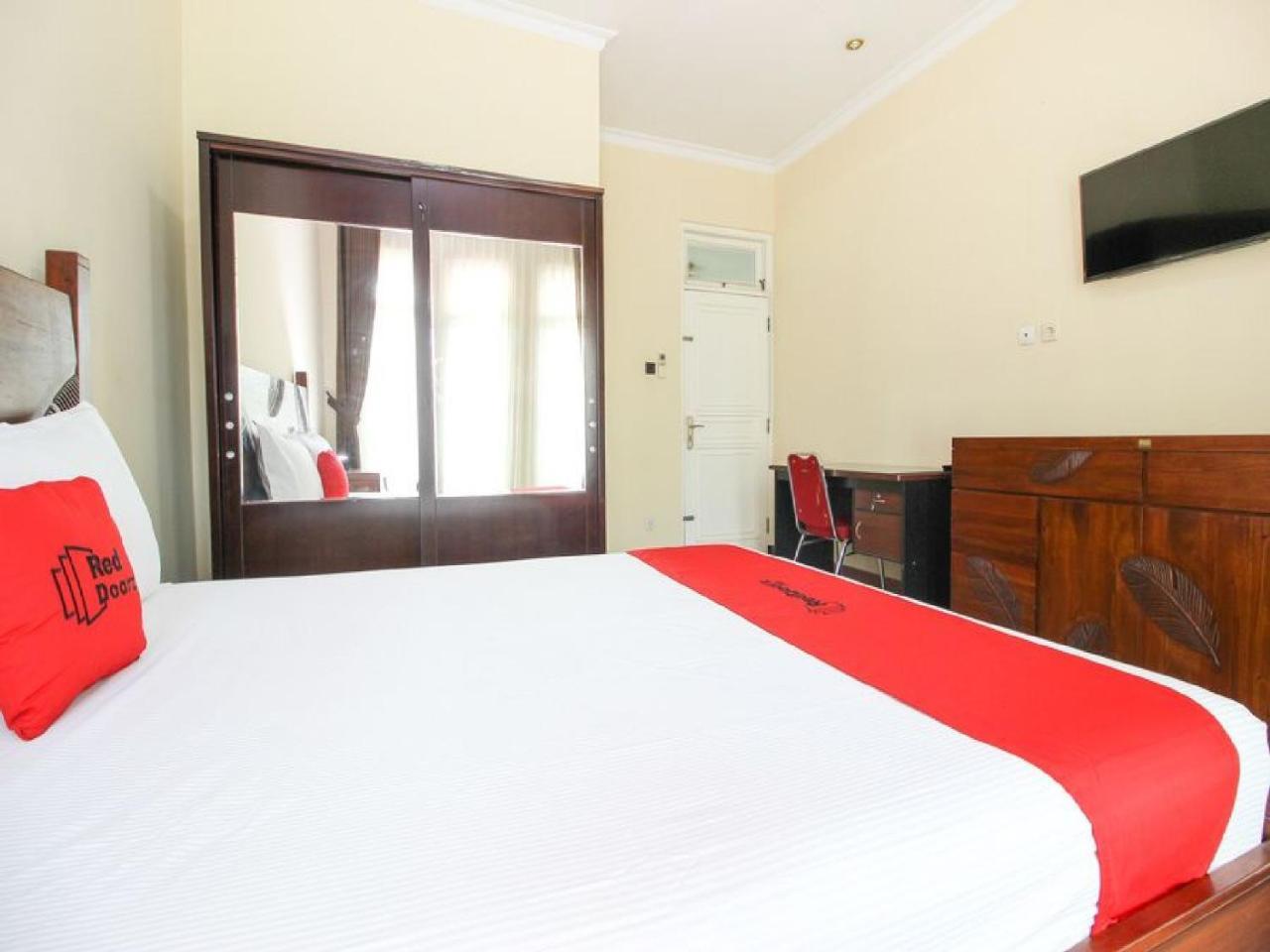 Reddoorz Plus Near Stie Ykpn Maguwo Екстериор снимка